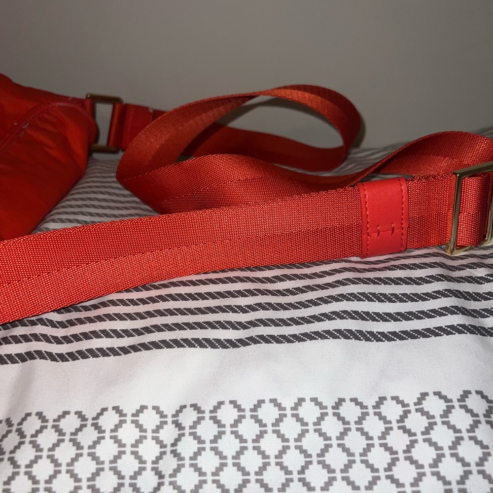 Tory Burch Red Crossbody Bag with Flap Design and Matching Strap - Picture 16 of 16